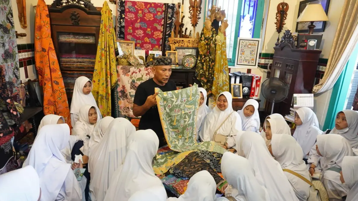 Pelepasan Santri Wisuda Tahfidz MTs Hafidz Qur'an Al-Amin Gresik